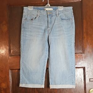 EUC Levis Light Blue Denim Capris - Size 12